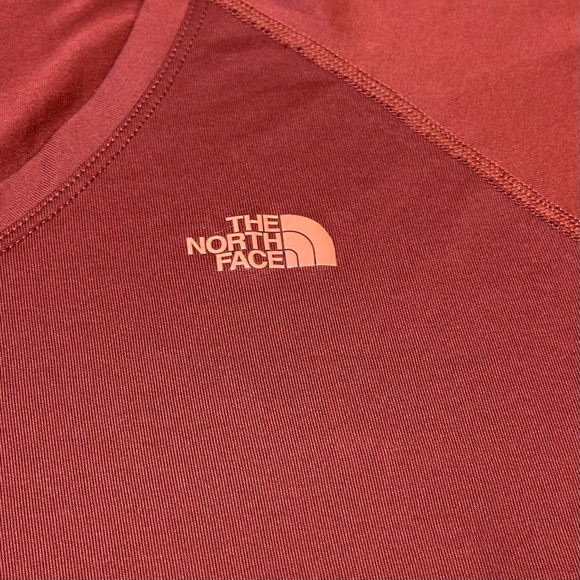 The North Face Women’s L Maroon Performance Tee - Picture 3 of 11